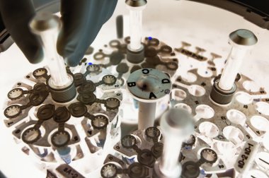 kan laboratuarda test