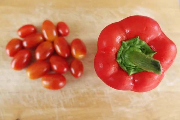 Pimentão vermelho e tomate — Fotografia de Stock