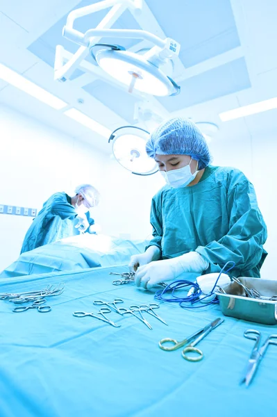 Duas lâmpadas cirúrgicas na sala de operação — Fotografia de Stock