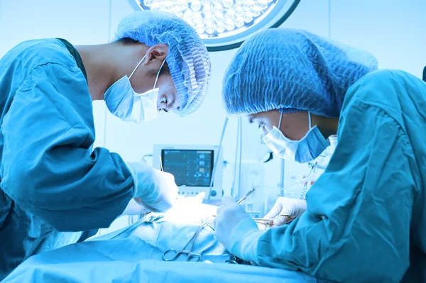 Duas lâmpadas cirúrgicas na sala de operação — Fotografia de Stock