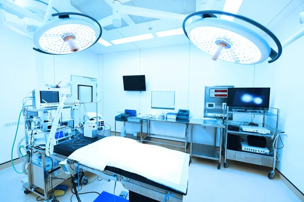 Equipment and medical devices in modern operating room — Stock Photo, Image