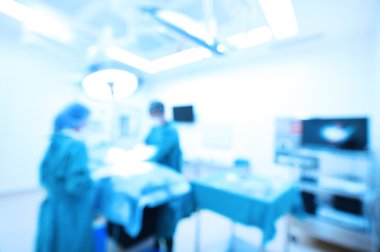 Ameliyathane içinde iki veteriner cerrah bulanıklık