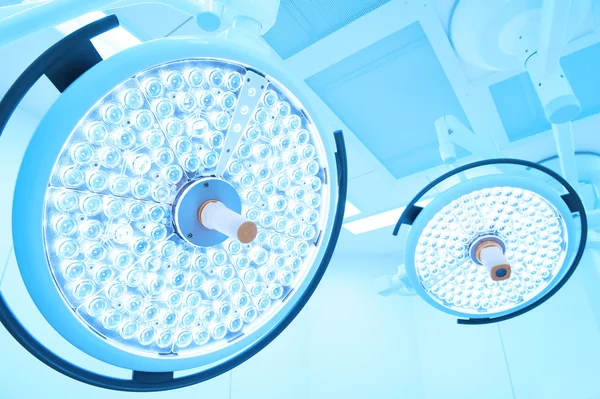 Two surgical lamps in operation room — Stock Photo, Image