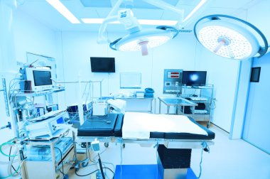 Modern ameliyathanede ekipman ve tıbbi cihazlar