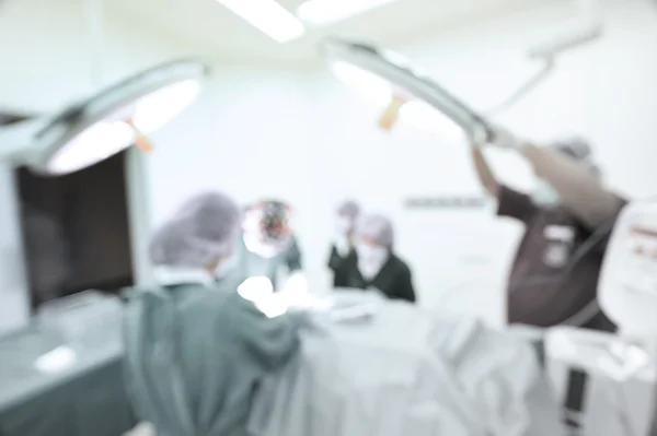 Flou du groupe de chirurgie vétérinaire en salle d'opération — Photo