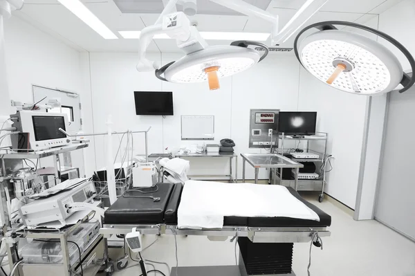 Equipment and medical devices in modern operating room — Stock Photo, Image