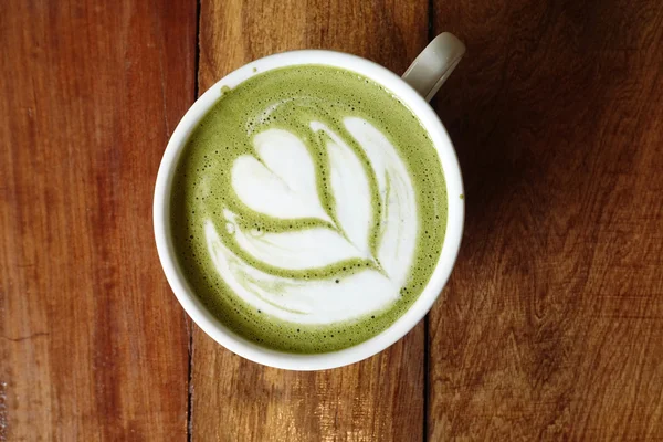 Una taza de té verde matcha latte — Foto de Stock