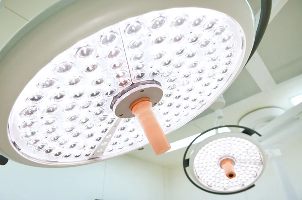 Two surgical lamps in operation room — Stock Photo, Image