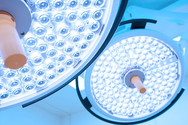 Two surgical lamps in operation room — Stock Photo, Image