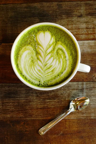 Une tasse de thé vert matcha latte — Photo