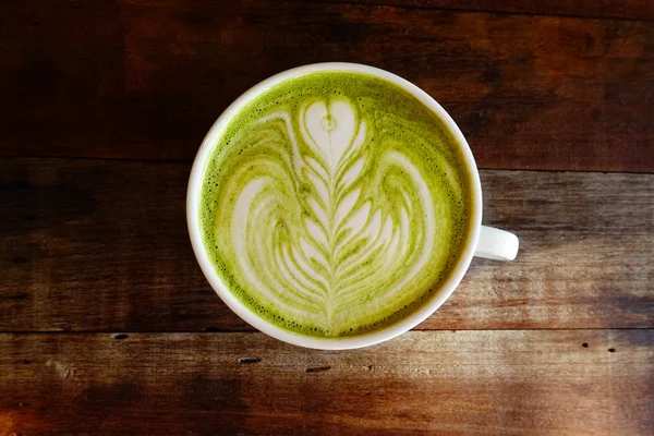 Une tasse de thé vert matcha latte — Photo