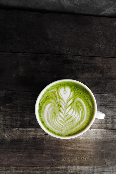 Uma xícara de chá verde matcha latte — Fotografia de Stock