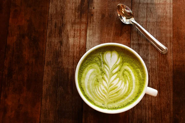 Una taza de té verde matcha latte — Foto de Stock