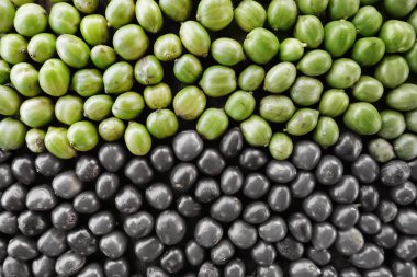 kızartma önce taze kahve çekirdekleri