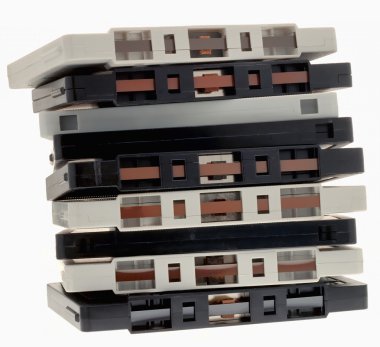 Ses kasetlerden yığınını