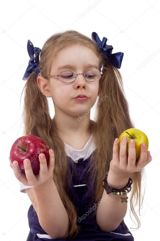 girl chooses apples