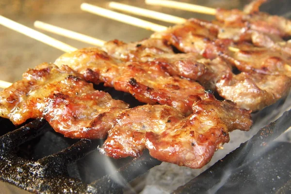 Carne de porco grelhada tempero tailandês com fumaça — Fotografia de Stock