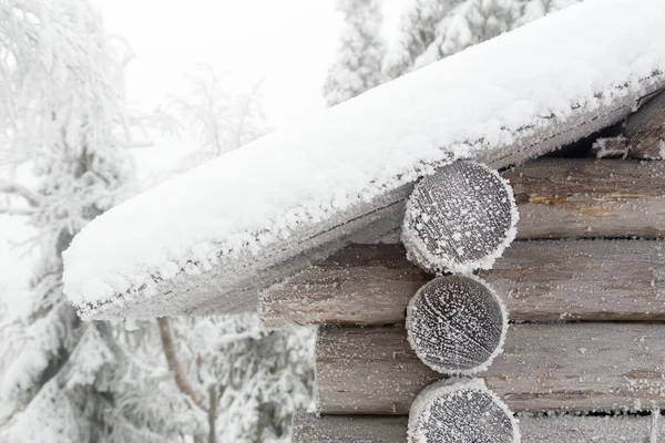 Vägg och edge taket på stugan — Stockfoto