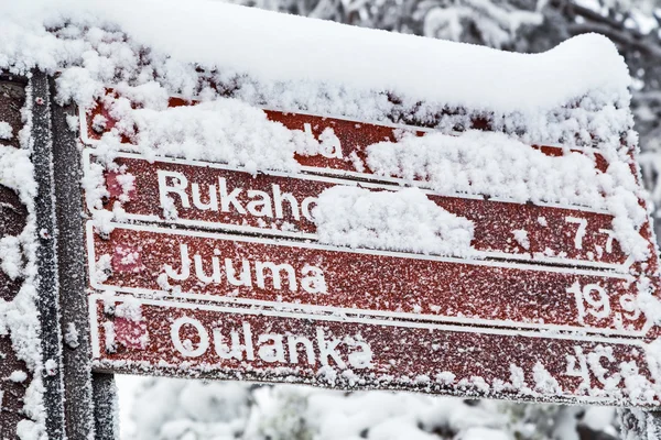 Reisehinweis mit Frost bedeckt. — Stockfoto