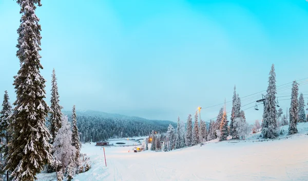 Blick auf die Skipiste ruka, Finnland. — Stockfoto