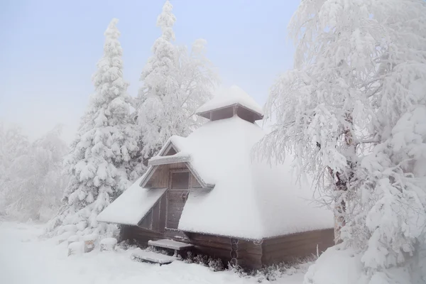 Rifugio coperto di neve . — Foto Stock