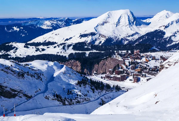 Гірськолижних схилів, що ведуть до Avoriaz — стокове фото