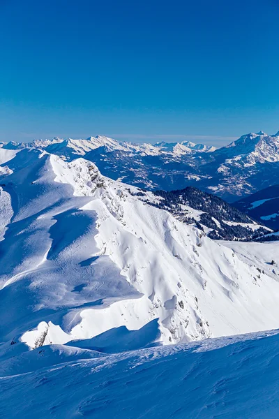 Gebirge an der Grenze zwischen Frankreich und der Schweiz — Stockfoto