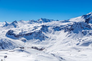 Dağları, Tignes, Fransa'nın kış manzarası.