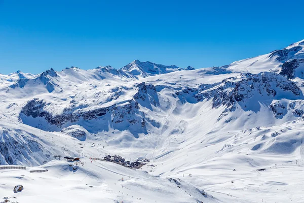 Dağları, Tignes, Fransa'nın kış manzarası.