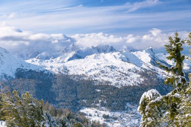 Mont Blanc bulutlarda sayısı.