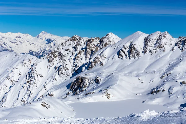 Montagne in una giornata di sole . — Foto Stock