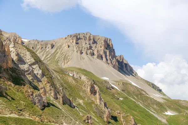 Cliffs, groen en hemel — Stockfoto