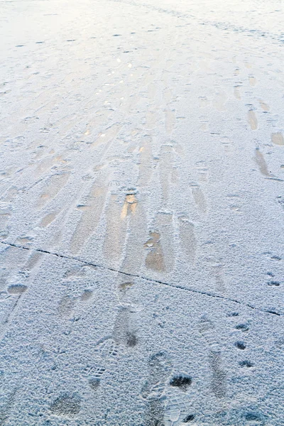 Footprints on the slippery ice — Stock Photo, Image
