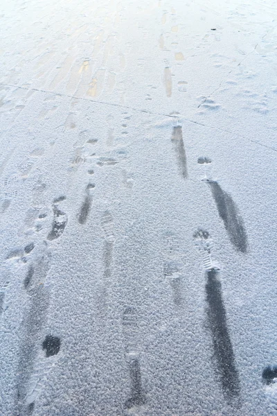Footprints on the ice — Stock Photo, Image