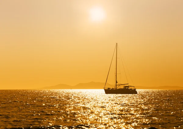 Sea, sunset, yacht. — ストック写真