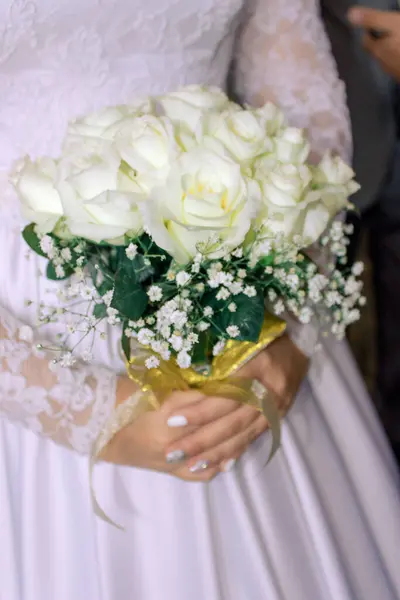 Mariée Tenant Bouquet Fleurs — Photo