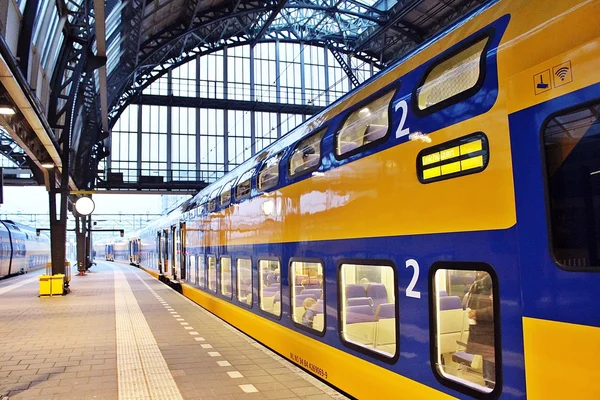 Platformda Amsterdam Tren