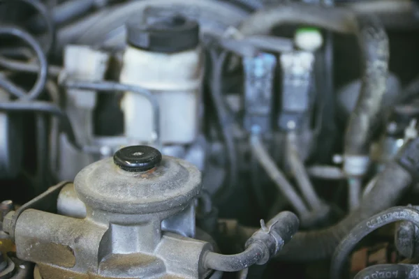 Genoeg Stof Vuile Oude Machinekamer Van Auto Opening Voor Herstellen — Stockfoto