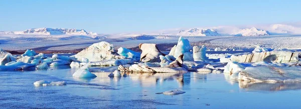 Veel Ijs Zowel Het Water Als Gletsjer Berg Ijsland — Stockfoto