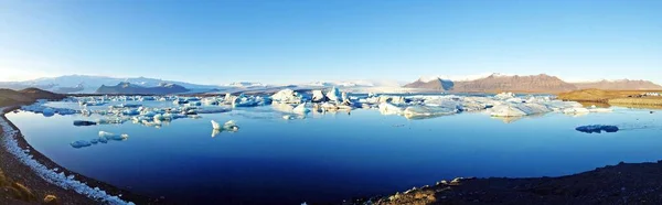 Veel Ijs Zowel Het Water Als Gletsjer Berg Ijsland — Stockfoto