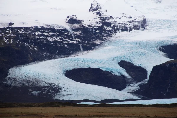 Large icelandic glacier in river shape — Stock Photo, Image