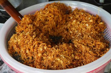 Kızarmış domuz sürecinde rendelenmiş