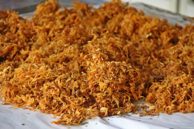 Önce gevrek rendelenmiş domuz eti satmak