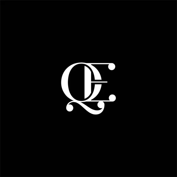 ブラックカラーを基調としたQ Eレターロゴクリエイティブデザイン Qeモノグラム — ストックベクタ