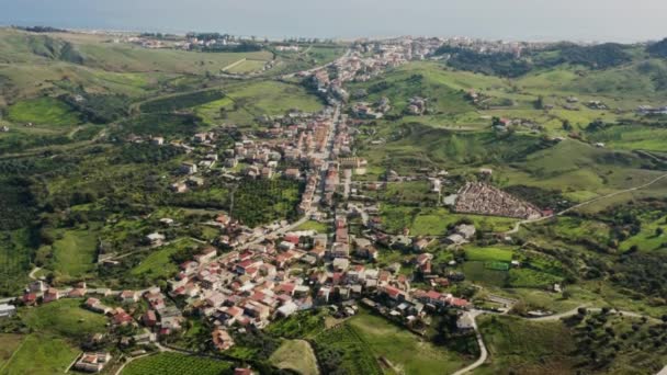 カラブリア州のGerace市の空中 イタリアで最も美しい村の一つ — ストック動画