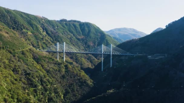 Pont Routier Haubans Entre Les Montagnes — Video