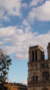 PARIS, FRANCE - CIRCA NOVEMBER 2019: Notre Dame Katedrali, hiper sapma