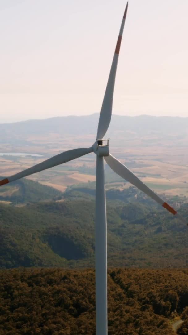 Centrale Éolienne Montagne Vue Aérienne — Video