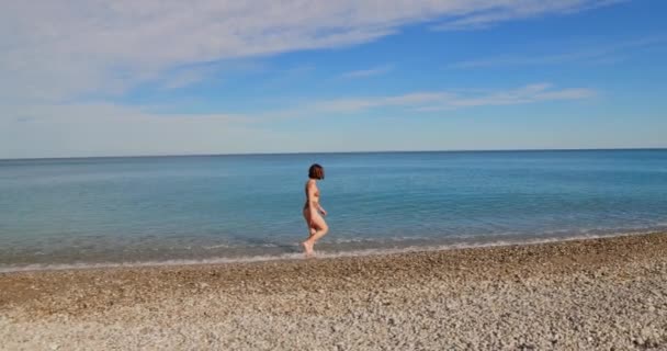 Young Girl Walking Sea Calabria Beach — Vídeo de Stock