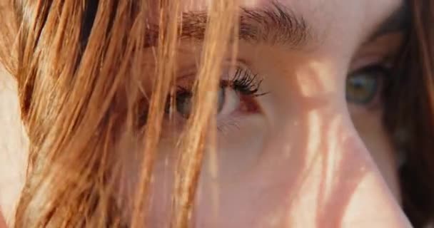 Closeup Beauty Young Girl Standing Sea Calabria Beach — Αρχείο Βίντεο